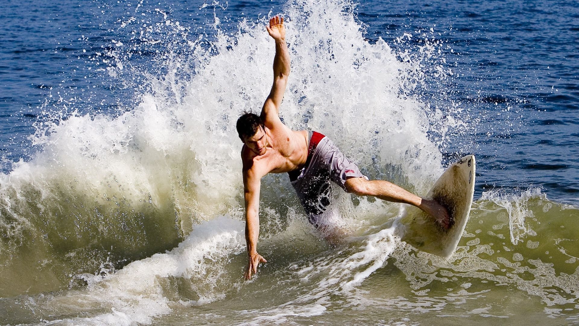 “马丁·高尔西引领美洲狮队防守革命,全面崛起”