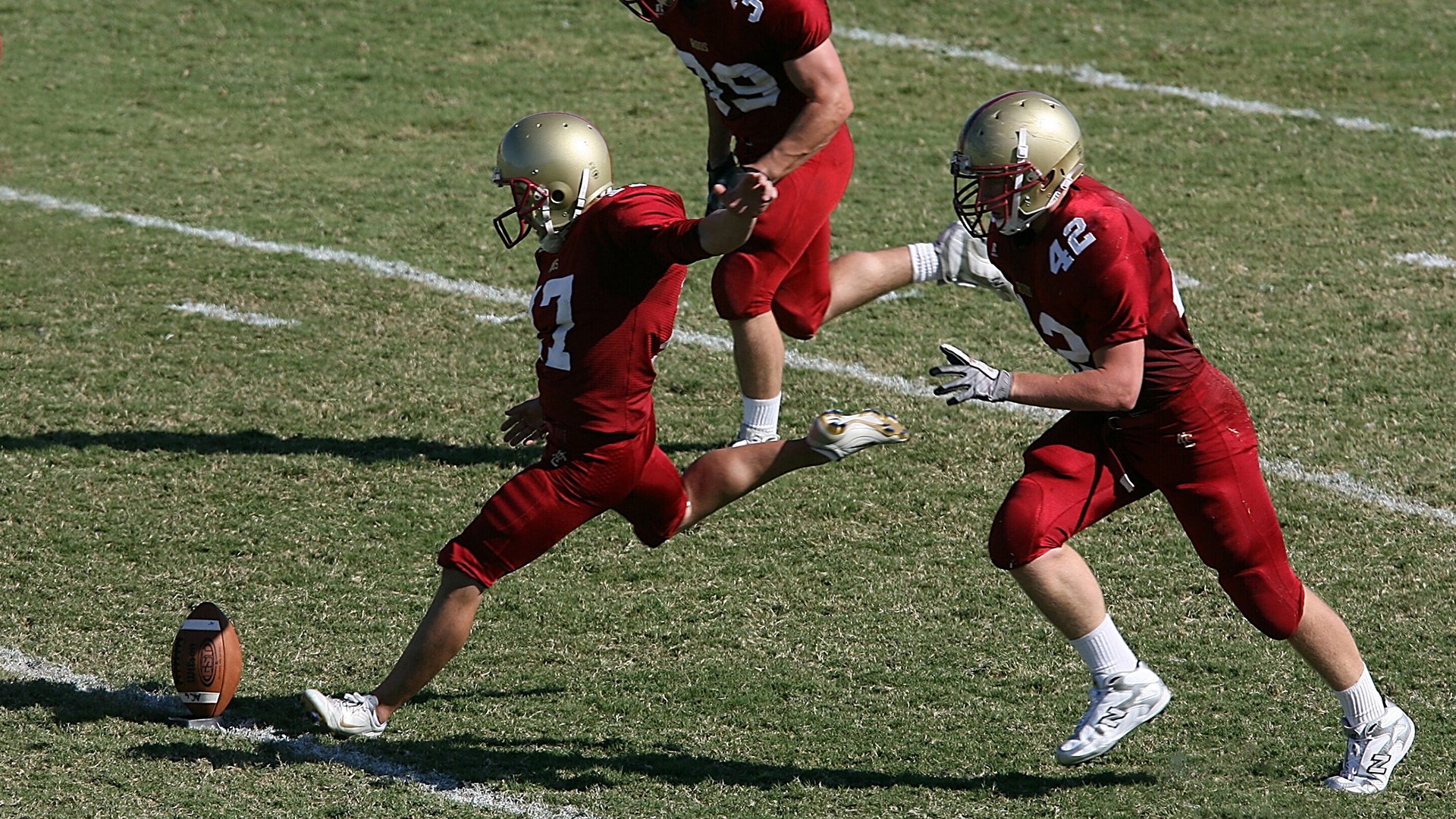 “安赫尔·巴尔博萨的强攻能力与反击速度，成为美洲狮队制胜的关键因素”